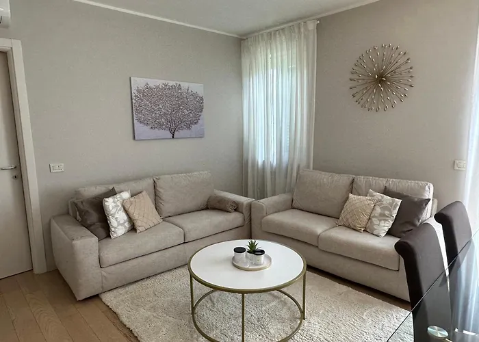 The Captain Marina Next To Verbella Leonardo Academy Mxp דירה ססטו קלנדה