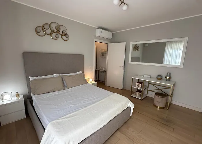 The Captain Marina Next To Verbella Leonardo Academy Mxp Appartamento